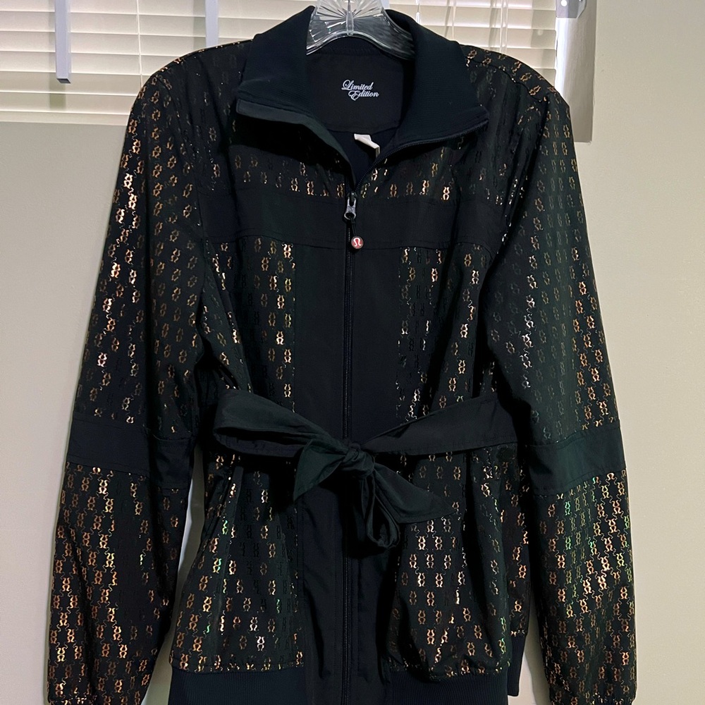 This is a special edition lululemon jacket in a size 8!